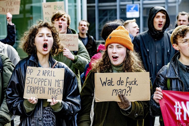 Oppositie kraakt de nieuwe basisbeurs, maar krijgt nul op het rekest van Dijkgraaf