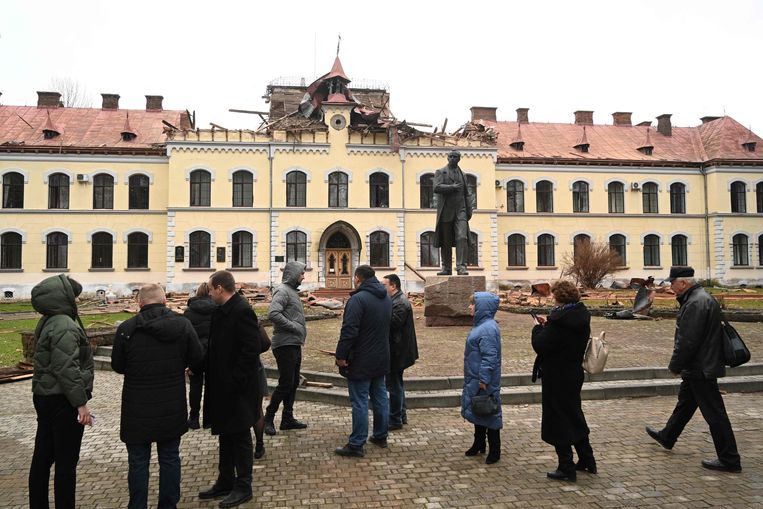 Ukraina mengklaim telah menembak jatuh 10 rudal Kinzhal Rusia • Satu orang tewas dalam serangan di kota Belgorod di Rusia, kata gubernur