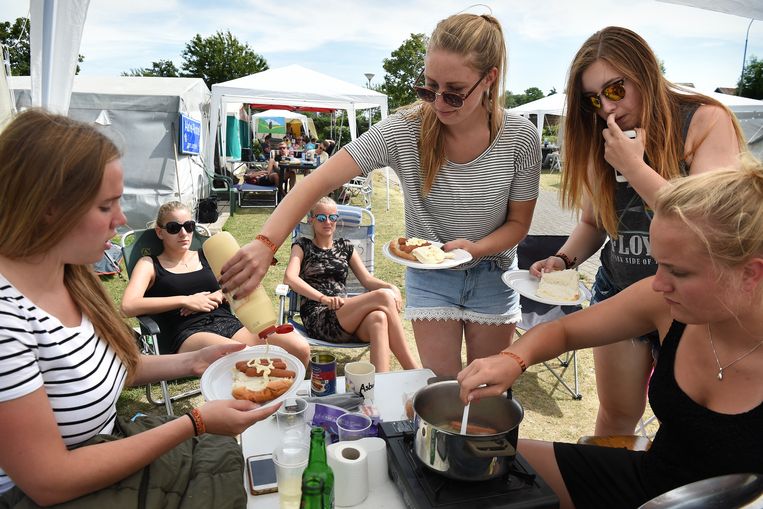 Van zuipreis tot zomerkamp dit kunnen ouders verwachten wanneer hun kind voor het eerst alleen