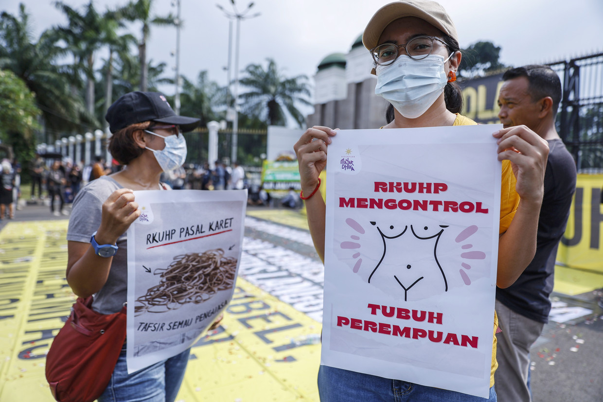 Overspel en seks voor het huwelijk strafbaar in Indonesië, ondanks kritiek foto