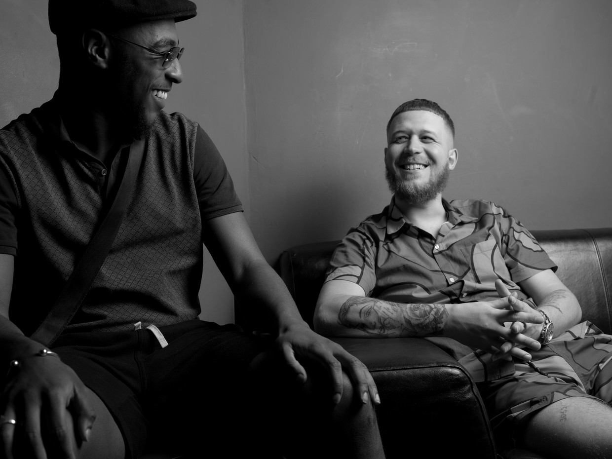 Gaat er een beat aan, dan gaat Cor aan, want het gaat dik met rapper Cor