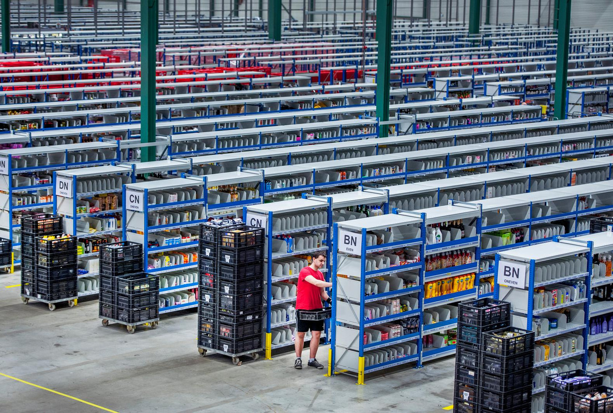 Caoakkoord Albert Heijn medewerkers distributiecentra krijgen 10 procent meer loon