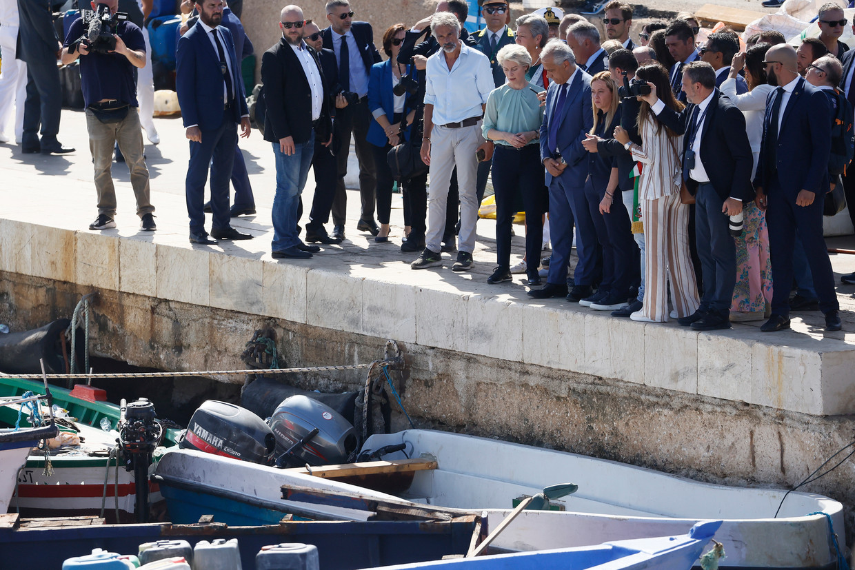 La presidente della Commissione europea Ursula van der Leyen e il primo ministro italiano Meloni hanno visitato il porto di Lampedusa.  Immagine di AP