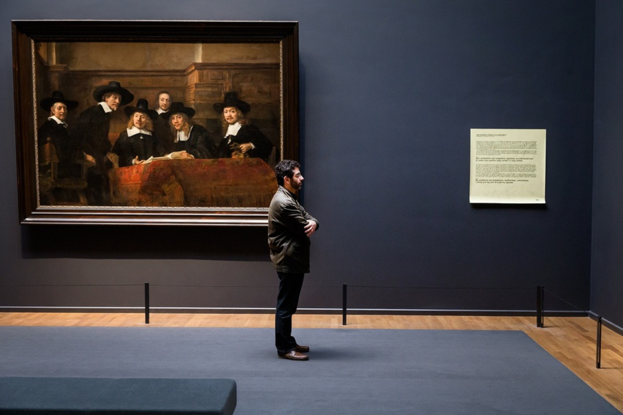 Alain de Botton in het Rijksmuseum Een drievoudige belediging (**)